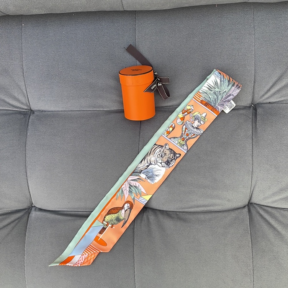 Authentic Hermes Grand Theater Nouveau Twilly NWT
